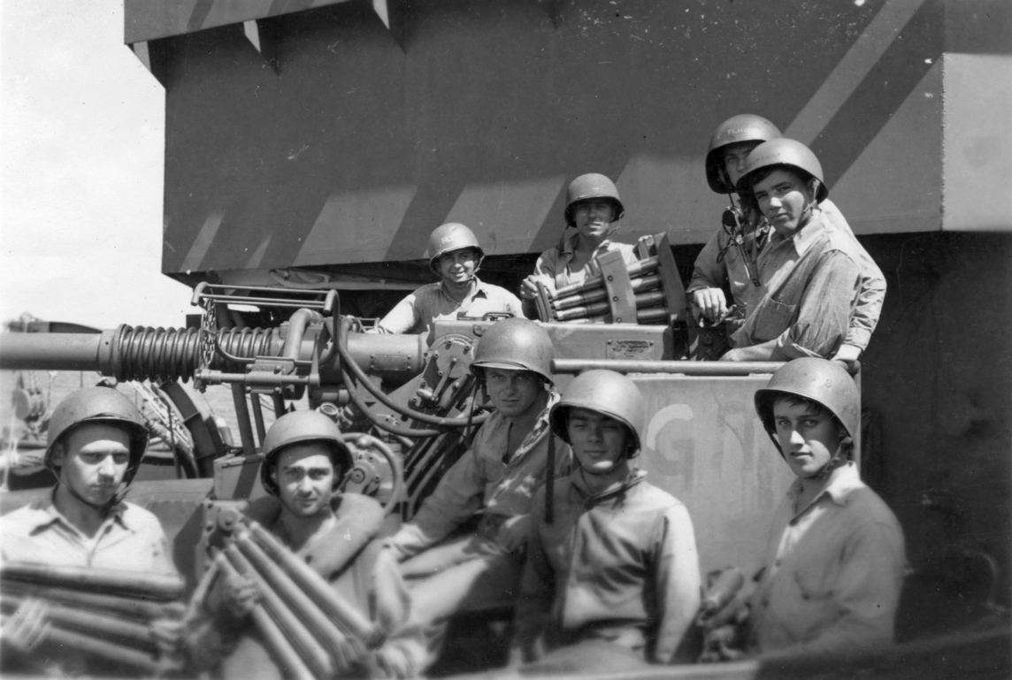 Gun # 42 Crew.<br>BACK ROW (L&rarr;R) G. Ross, [unknown], [unknown], [unknown], [unknown].<br>FRONT ROW (L&rarr;R) [unknown], [unknown], [unknown], G. Kibby, [unknown].